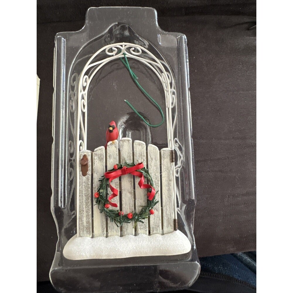 Hallmark 2006 Garden Greetings Cardinal Wreath Gate Keepsake Ornament Boxed - Picture 9 of 9